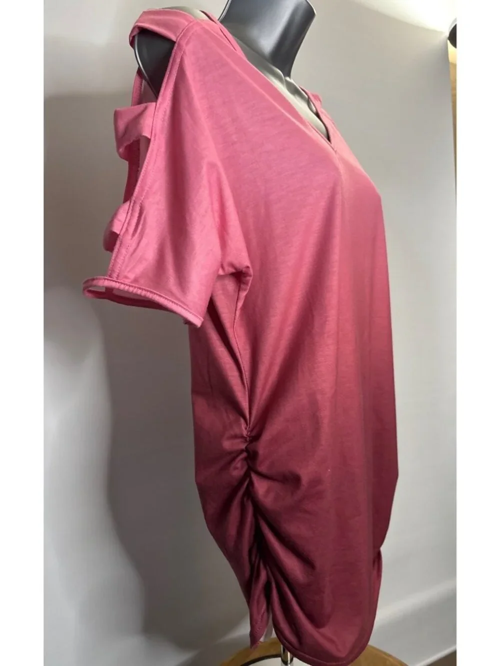 Women's V Neck Tunic Open Cutout Shoulder Shirt Ruched Side Seam Mauve Rose Pink - Picture 4 of 16